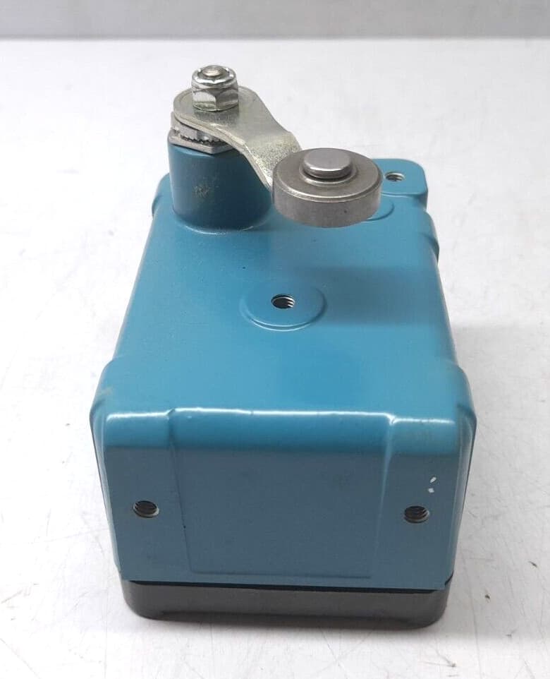Honeywell OPD-AR 1640 Micro Switch Roller Lever OPDAR Enclosed Limit Switch 3