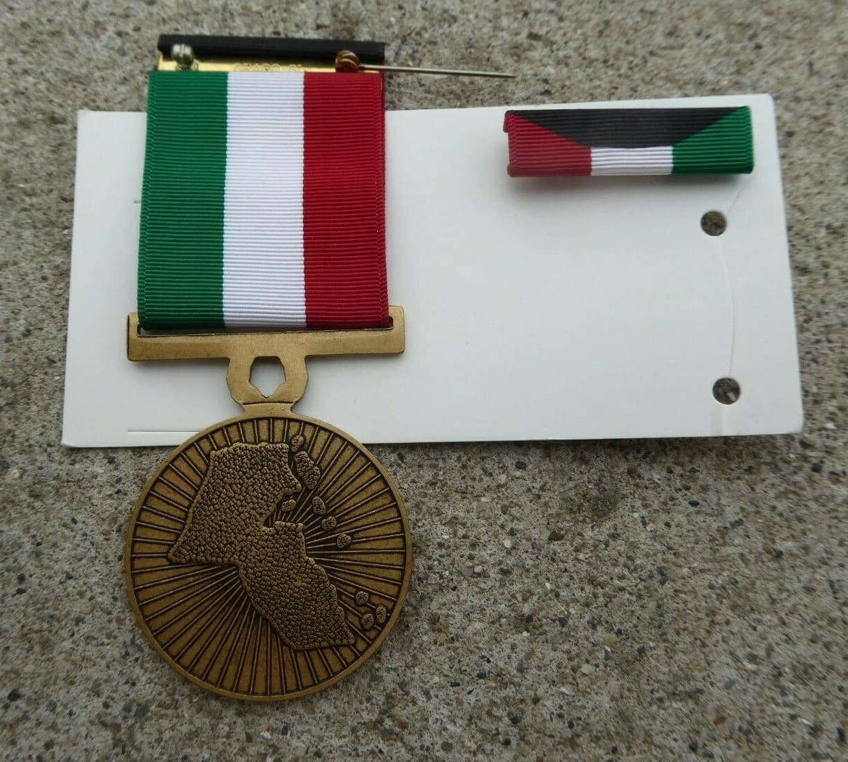 Kuwait Liberation Medal & Ribbon Set New in Box Gulf War 4