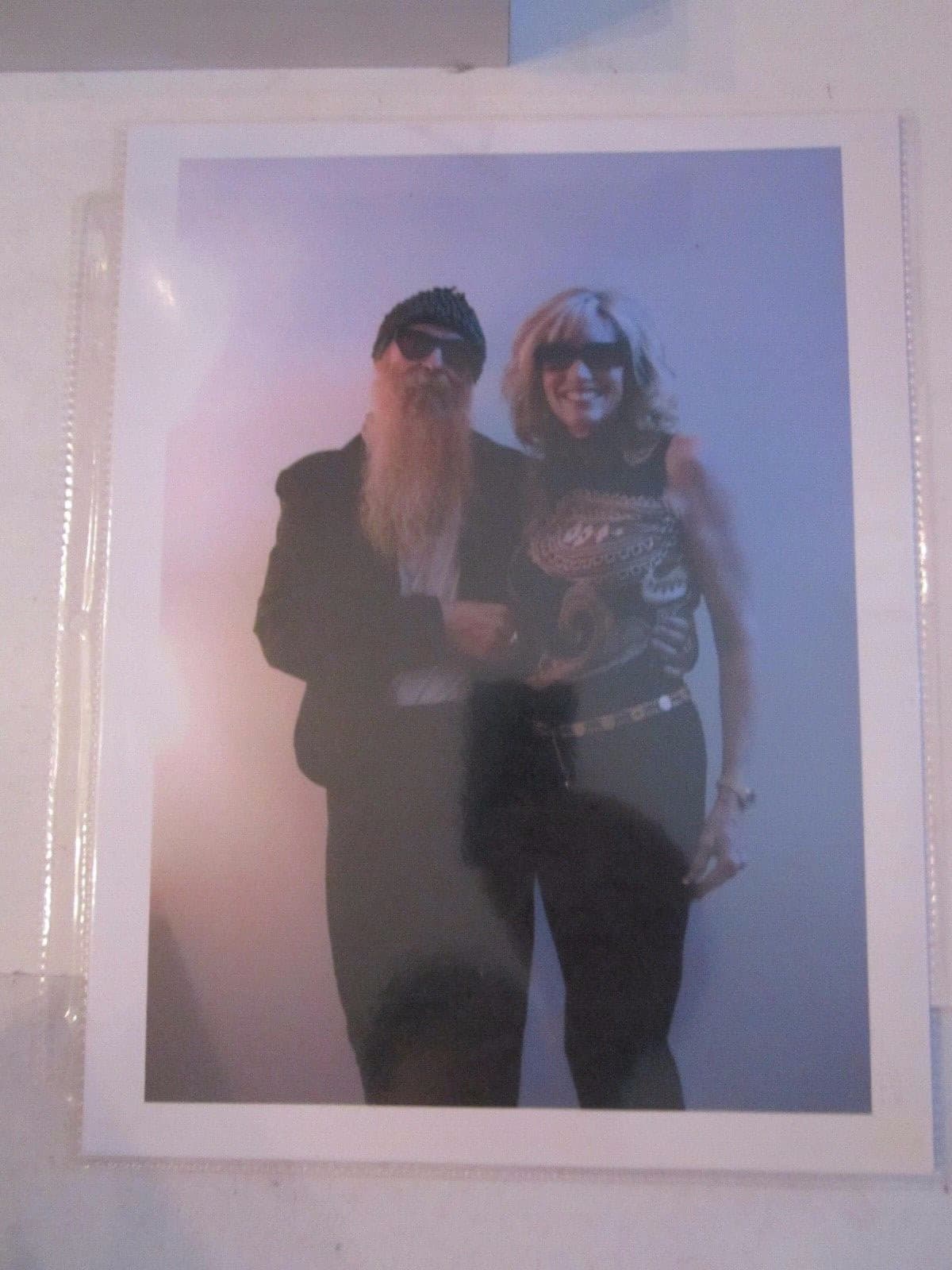 4 BILLY GIBBONS ZZ TOP PHOTOGRAPHS 8" X 10" & AUTOGRAPH - 3" X 5" - TUB BN-14