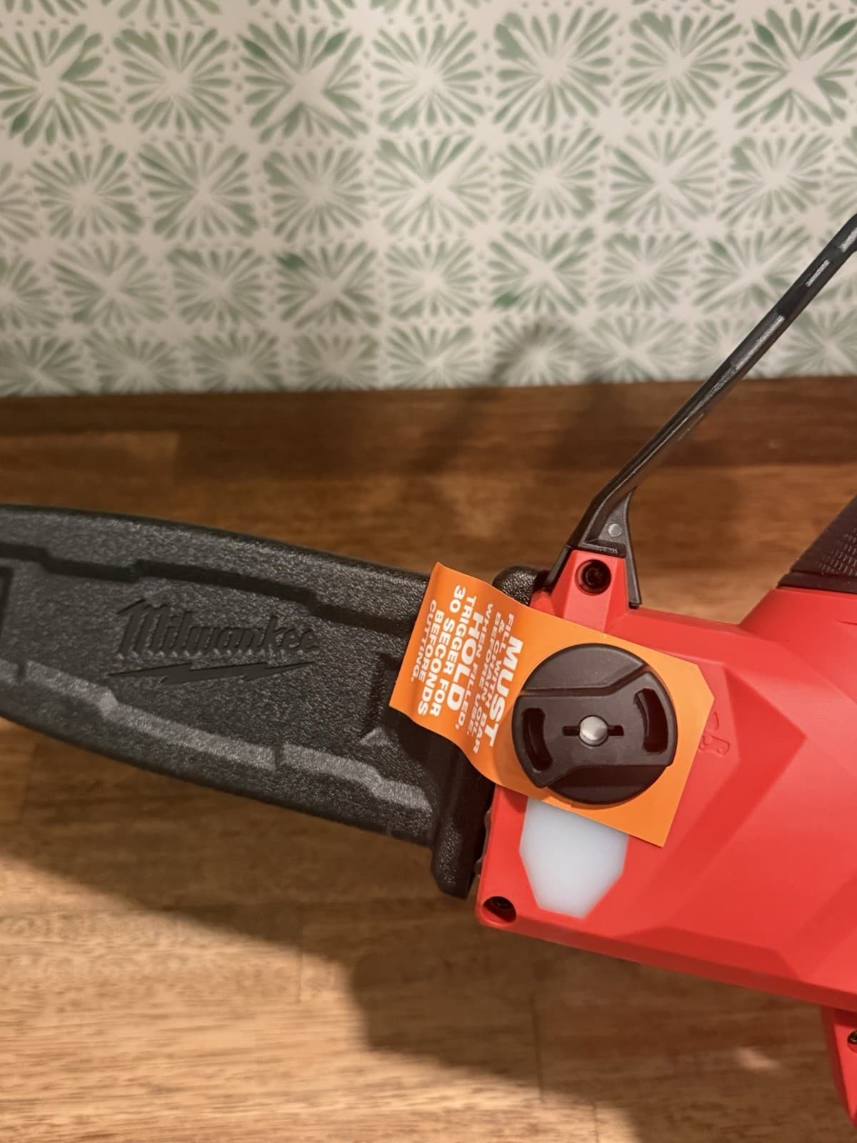 Milwaukee 3004-20 M18 Fuel Hatchet 8" Pruning Saw 4