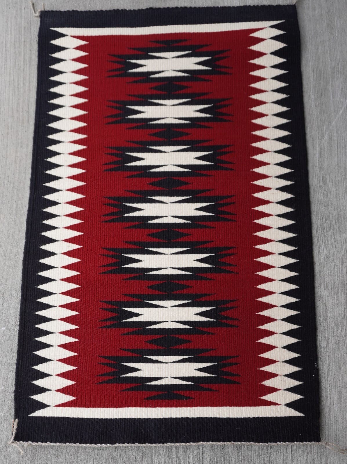 American Navajo Hand Woven Wool South West Vintage Rug 1'7" x 2'7"  Excellent