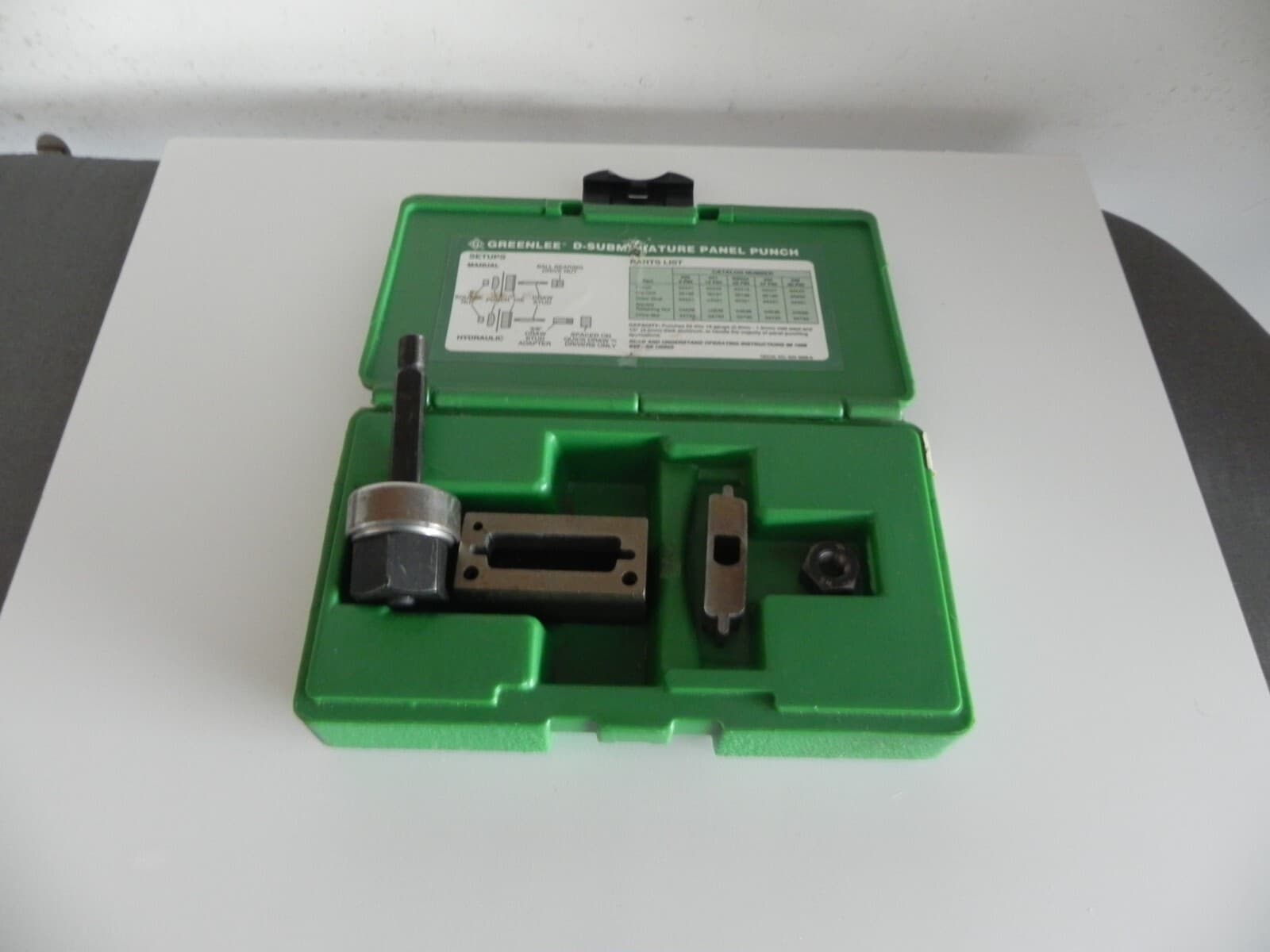 GREENLEE RS 232, 25 - pin D-Subminiature panel punch 3