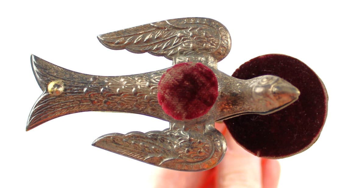 ANTIQUE EMBOSSED VICTORIAN BIRD DOUBLE PIN CUSHION WITH CLAMPS PAT. 1853 SEWING 6