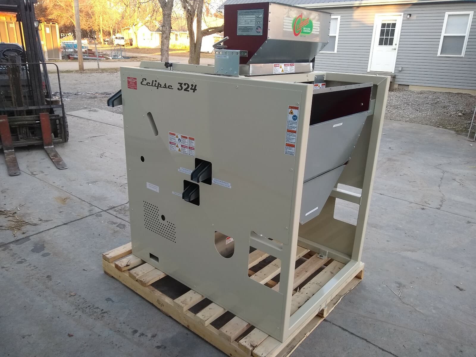 Clipper Eclipse Seed & Grain Cleaner (Fanning Mill) 4