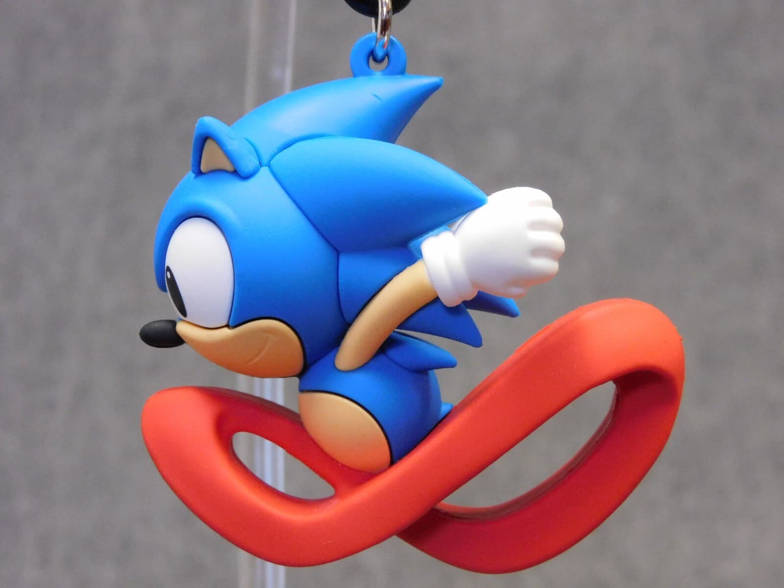 Sonic NEW * Infinity Legs Sonic Clip * Blind Bag Series 4 Figural Key Monogram