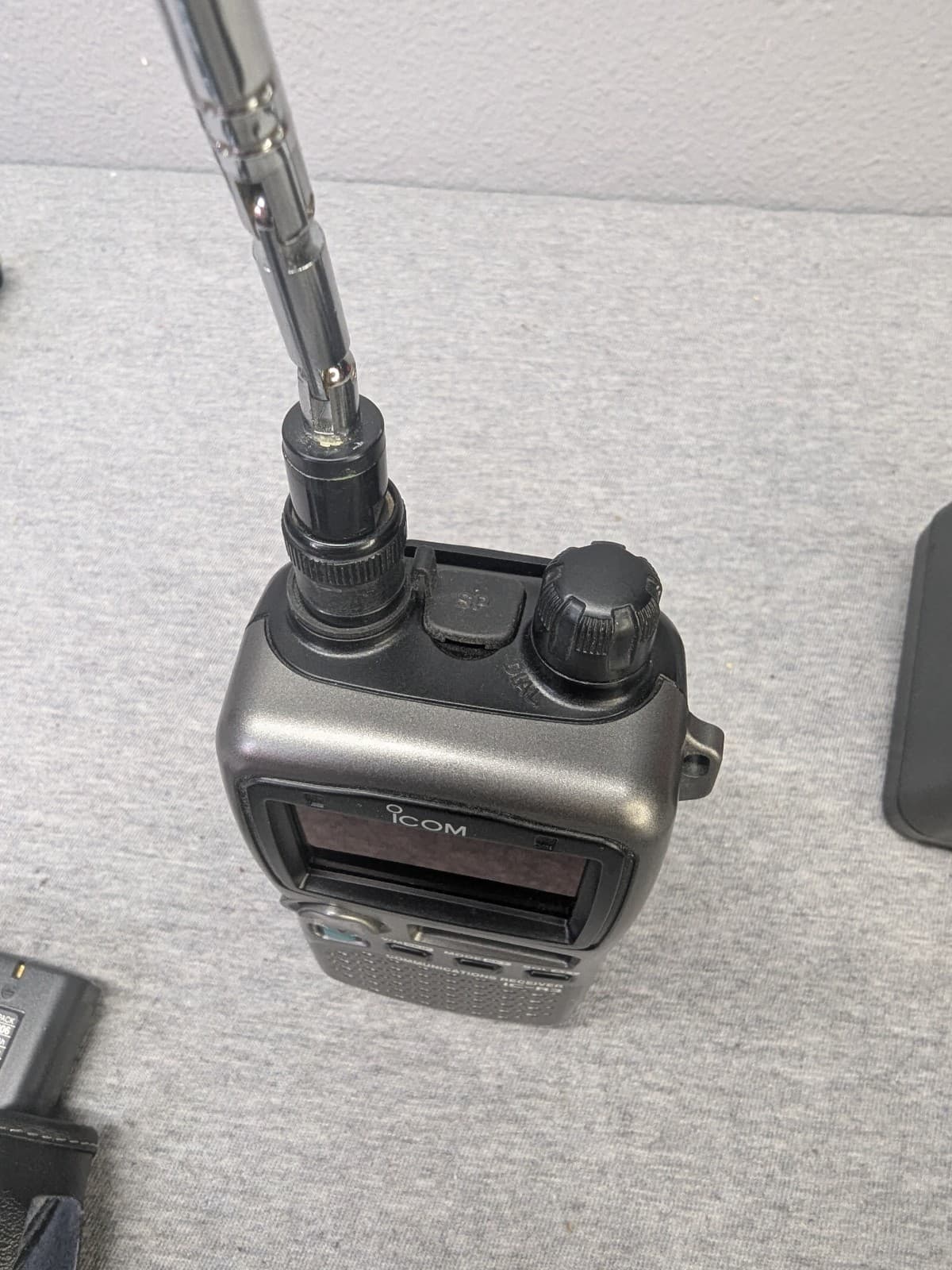 ICOM IC-R3 Handheld Wideband Communications Receiver .495 to 2450 MHz 5