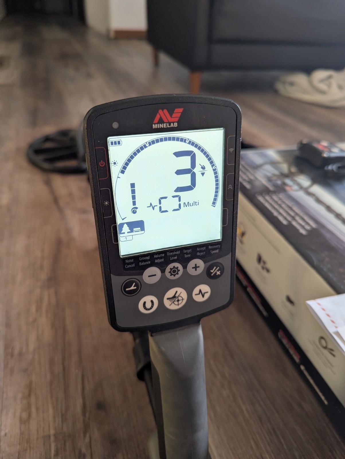 Minelab Equinox 800 Metal Detector 2