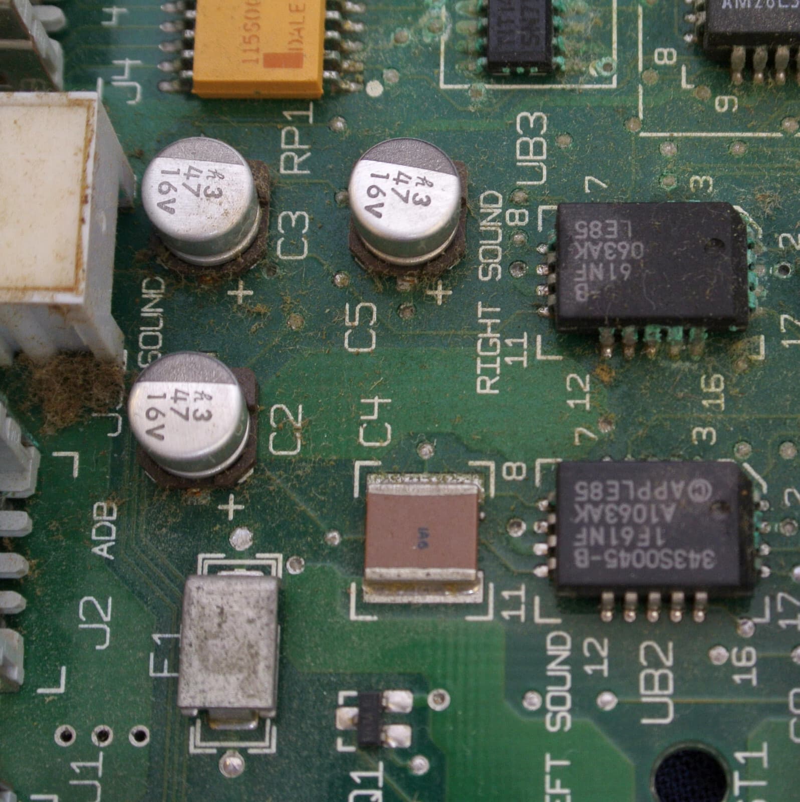 REPAIR SERVICE Apple Macintosh SE/30 Logic Board Capacitor Replacement Recap 3