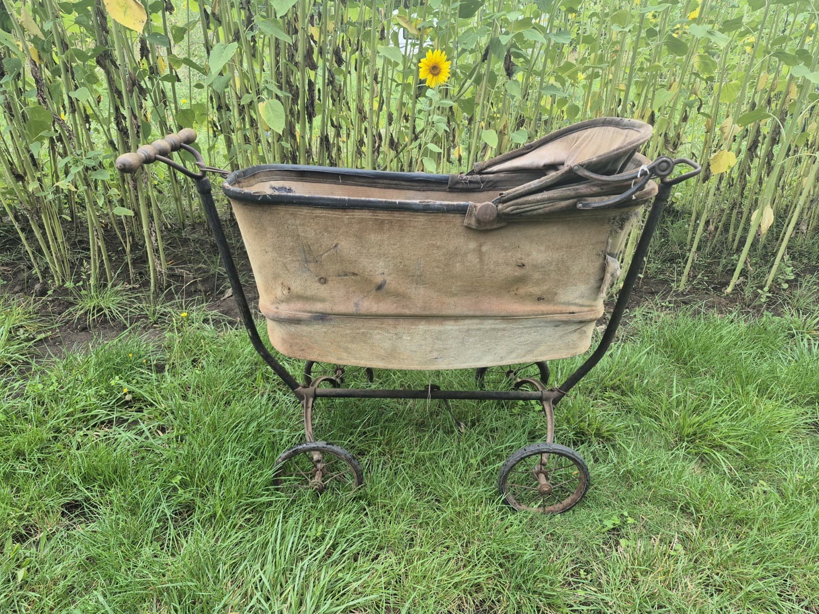 Vintage Pram Buggy Stroller Antique  Cast Iron Axle Rocking Bassinet 1900's