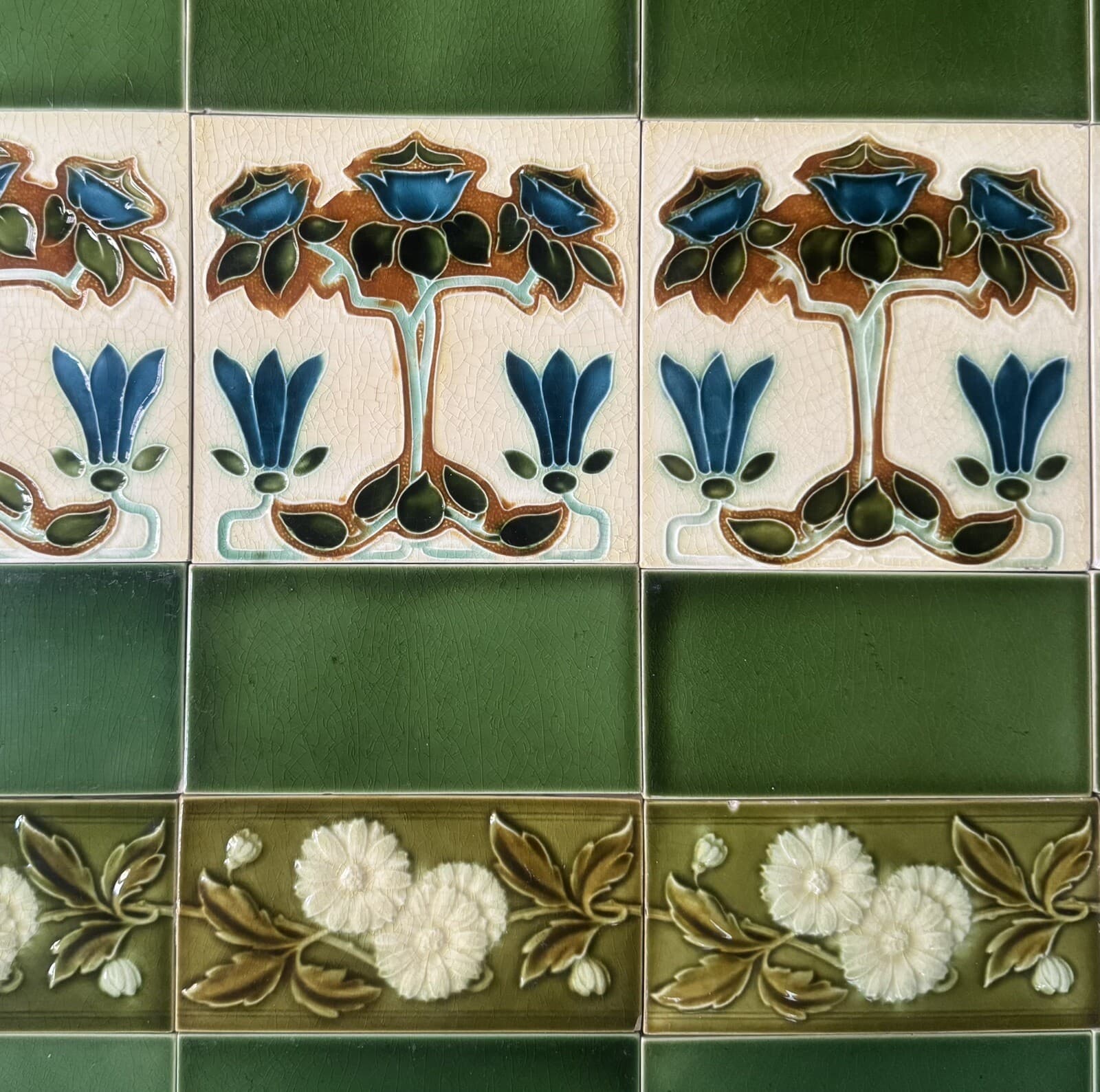 28 ENGLAND -  ANTIQUE ART NOUVEAU MAJOLICA TILE c1900 5