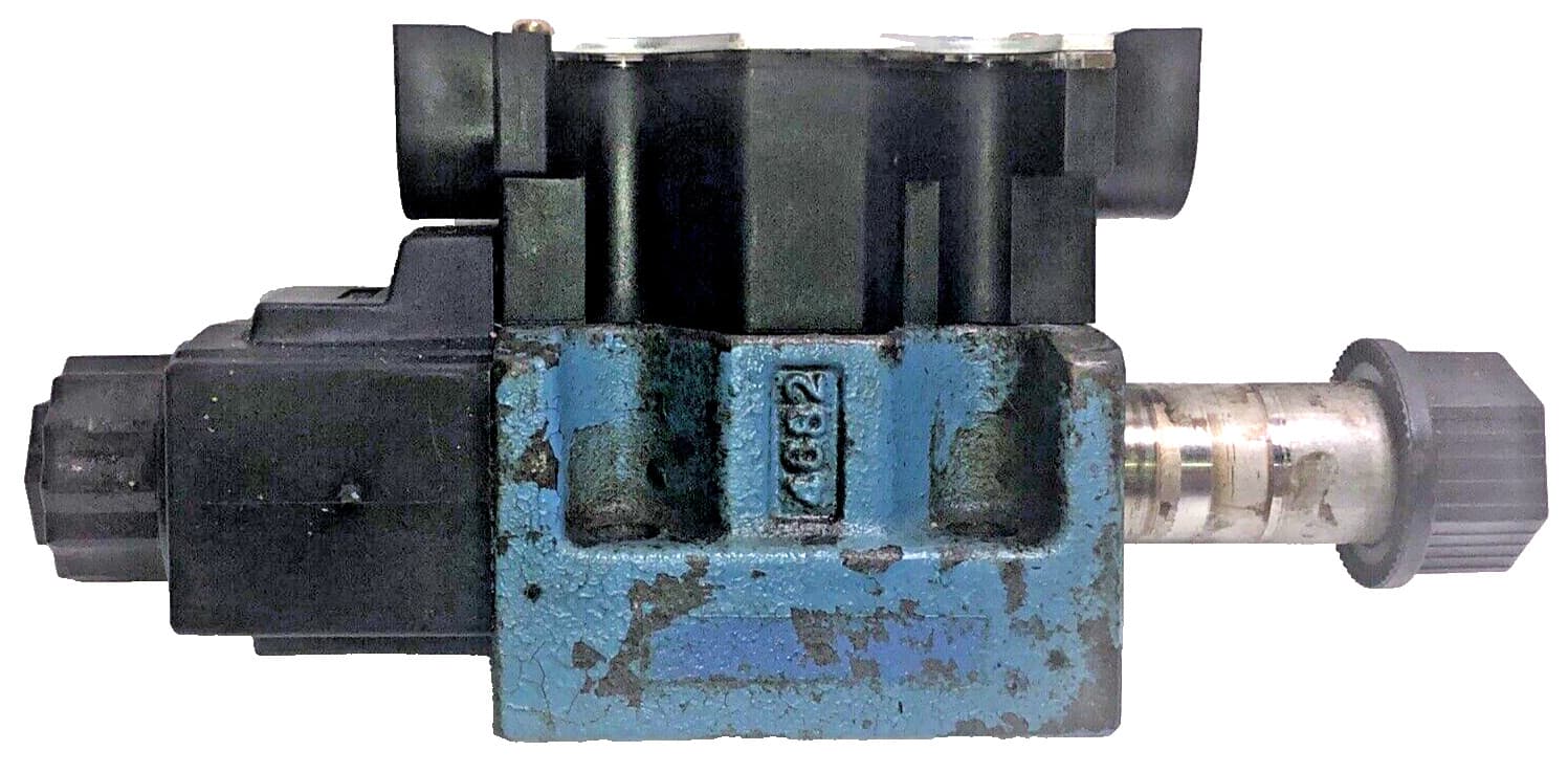 Yuken DSG-03-3C2-A100-50 Directional Valve, Double Solenoid, used (HH) 6
