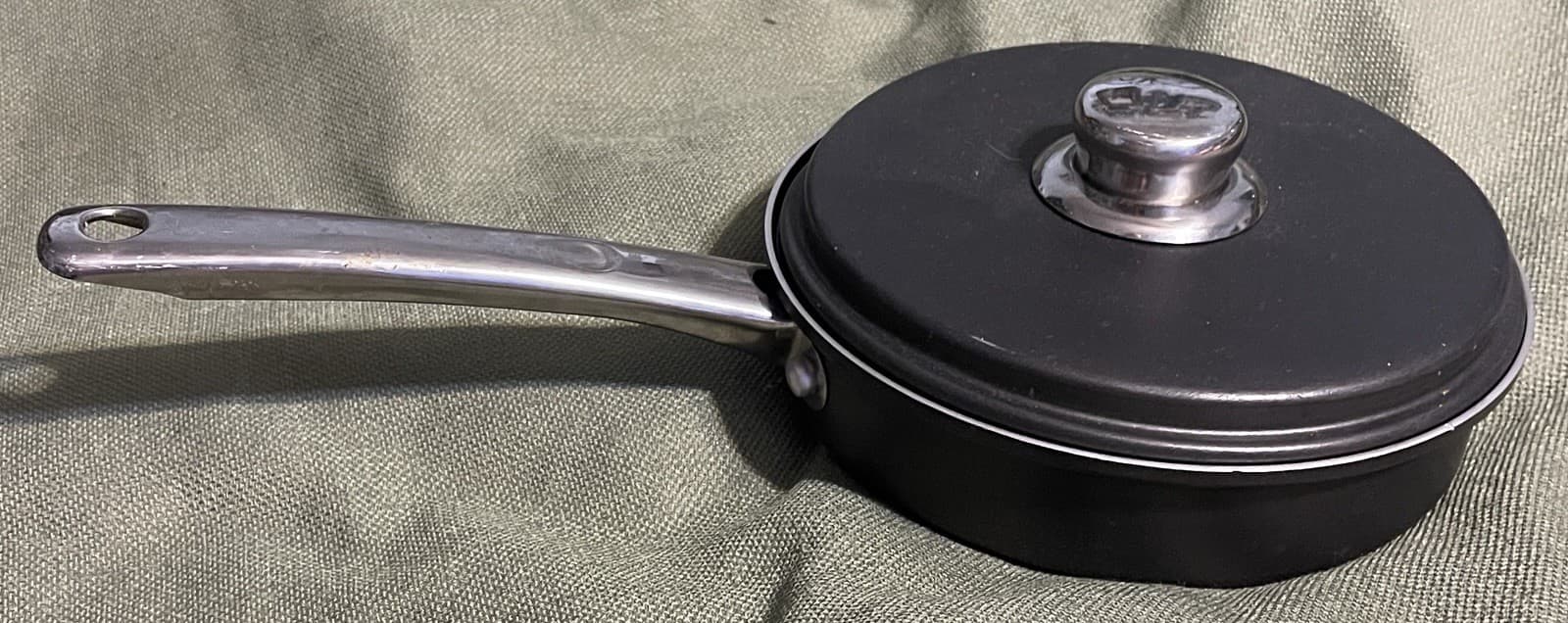 “FABERWARE” NON-STICK COOKWARE (4) EGG POACHER cooker POT/PAN w/LID (8” ACROSS)