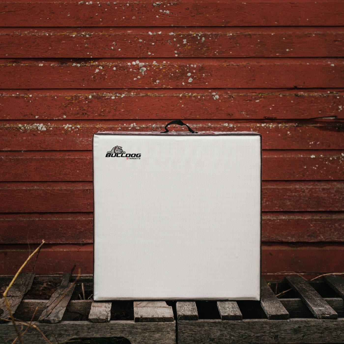 Bulldog Targets Doghouse FF Archery Target PLUS with 2-Finger Arrow Removal 2