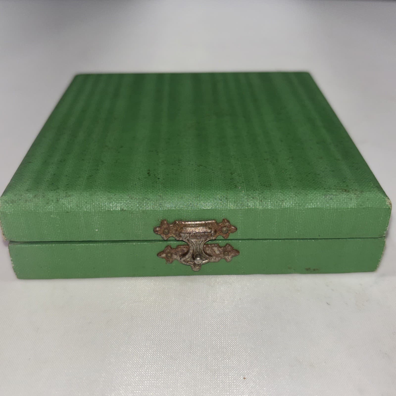 Vintage Mini Travel Chess Set Folding Wood Board Box 4” M.T. Bird Co. Boston 5