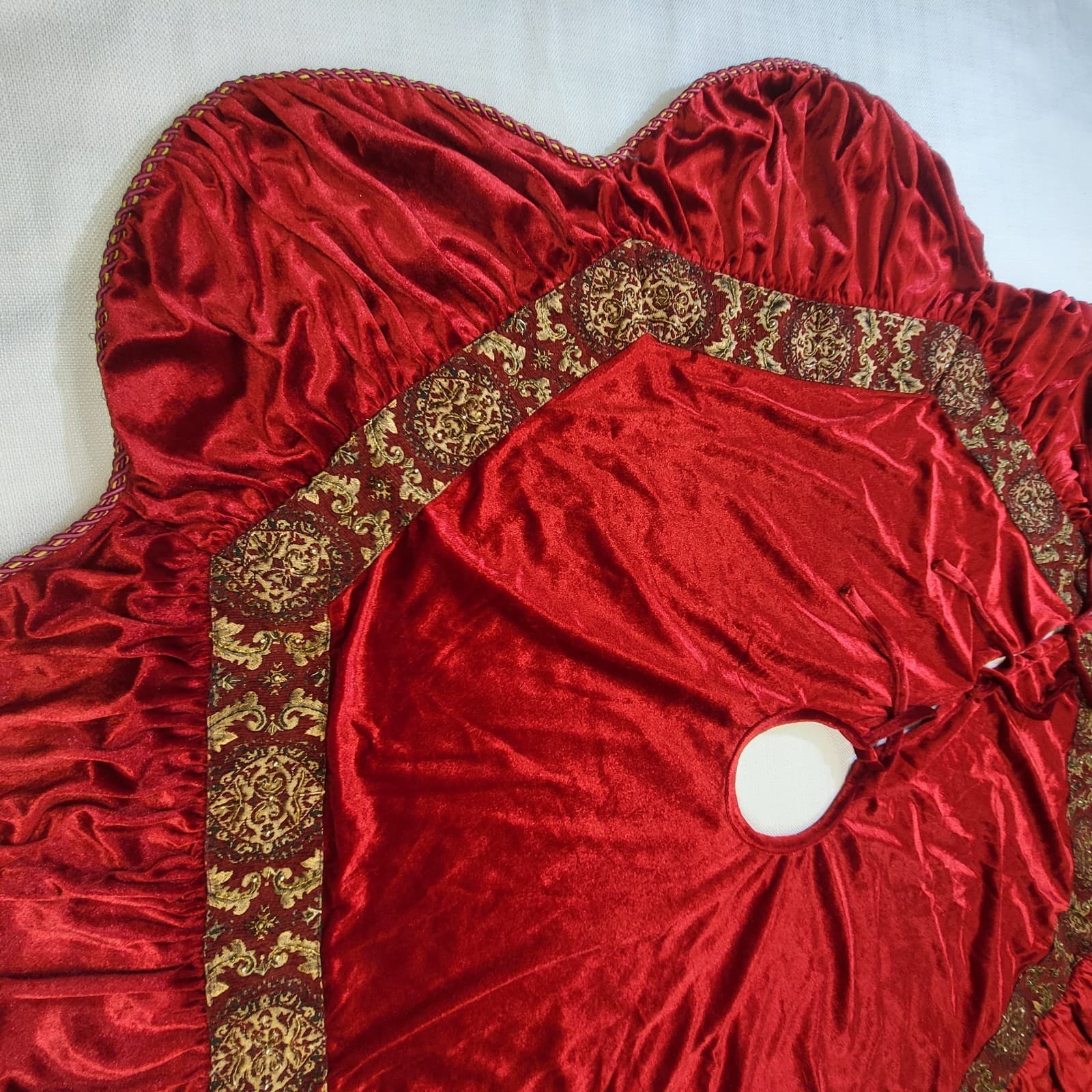 JC Penney Home Tree Skirt Red Gold Christmas Velvet Scalloped Beaded Luxury Vtg 3