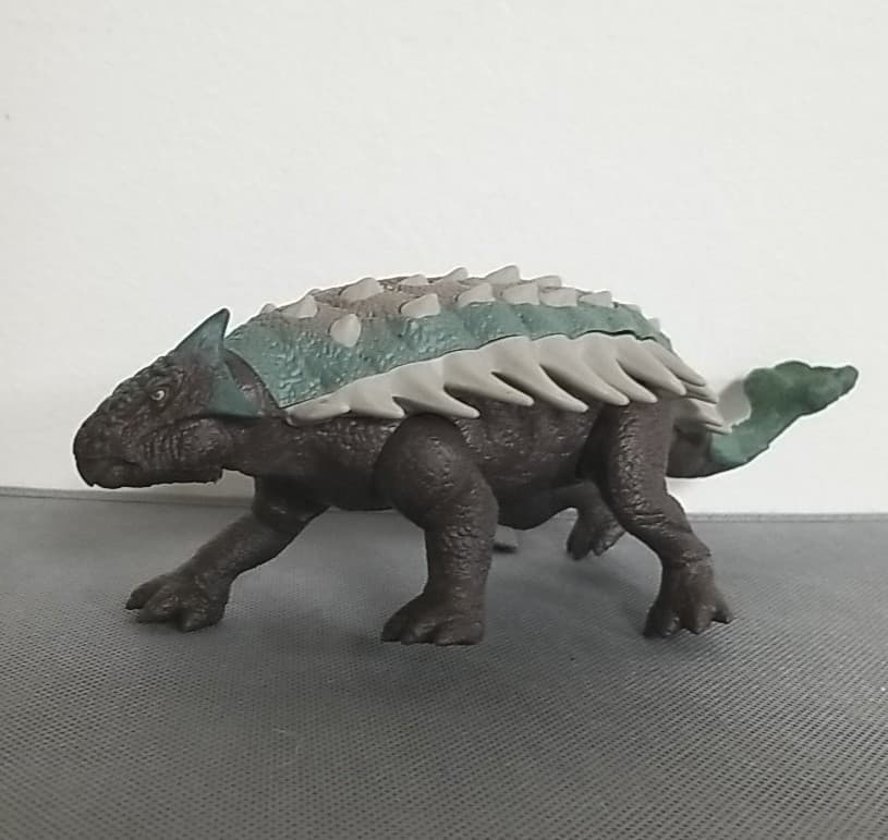 Jurassic World Roarivores Ankylosaurus Figure Dinosaur Roars Tail Moves Mattel 