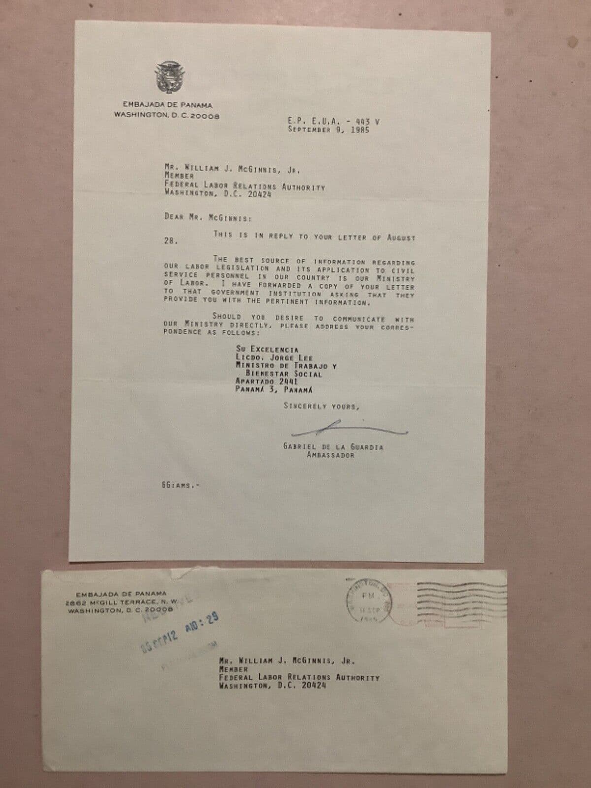 1985 Gabriel De La Guardia Embassy of Panama signed typed letter & envelope