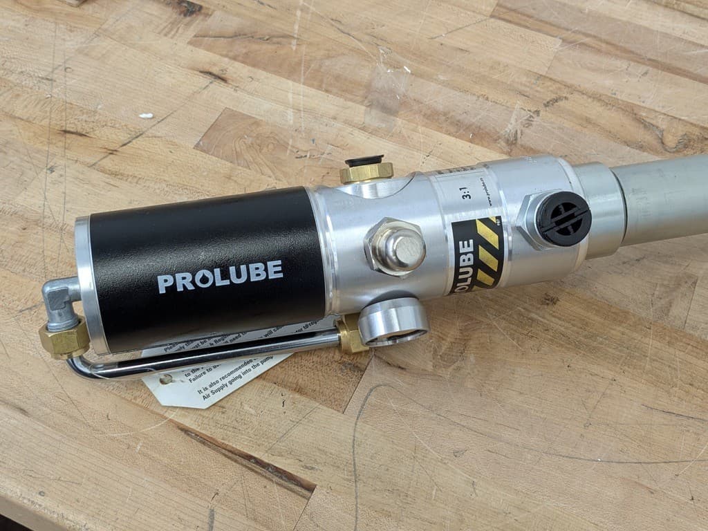 Pro Lube Air Operated Oil Pump for 55 Gal. Drums 3.7 Gal/min. 3:1 Ratio Damaged 2