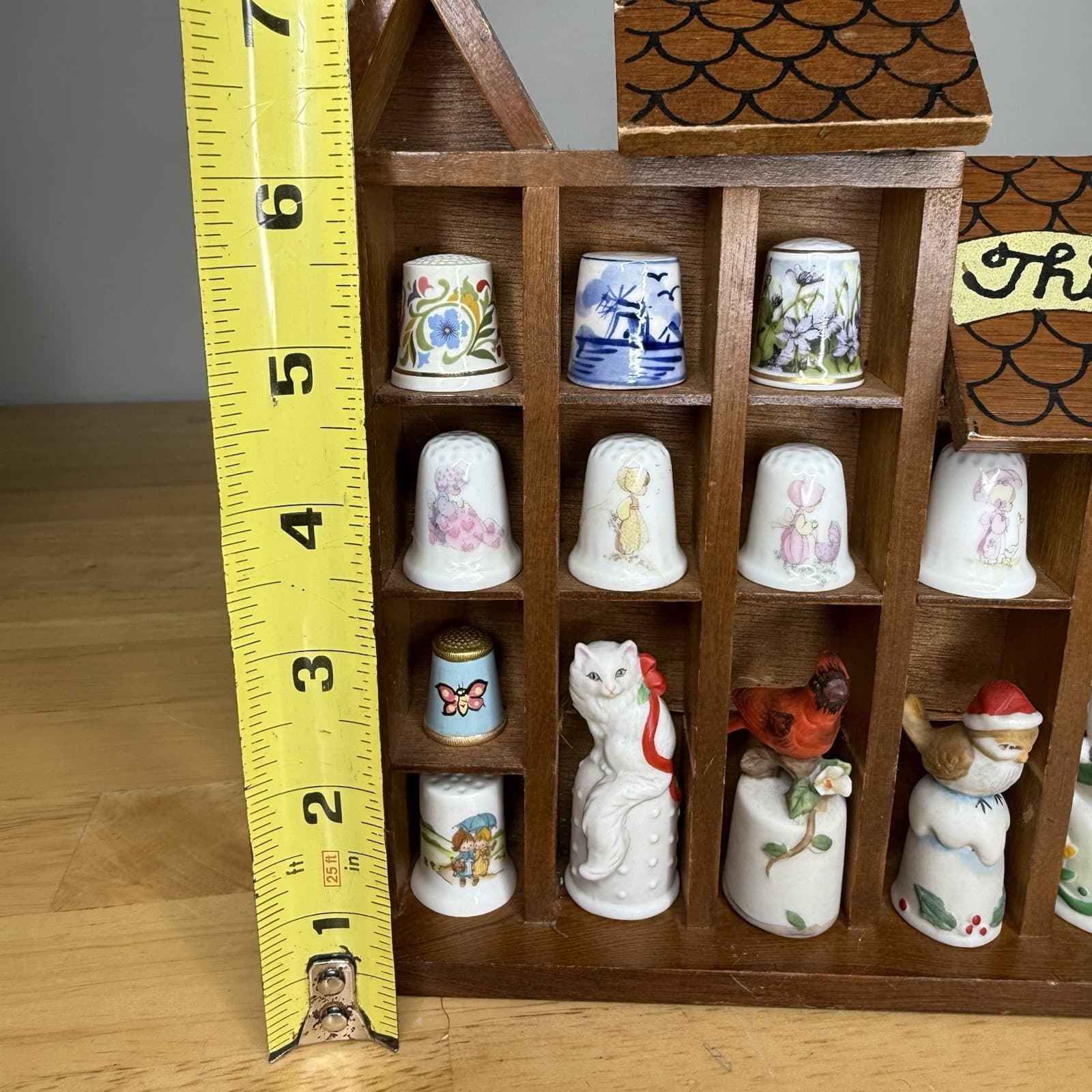 1979 Enesco Thimbleville Wood Thimble Display Case w/ Thimbles Kitschy RARE READ 5