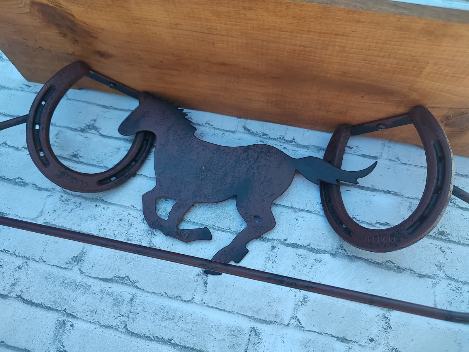 Retired Home Interior Western Horse Shelf and Towel Bar Wood Metal Horseshoe 2