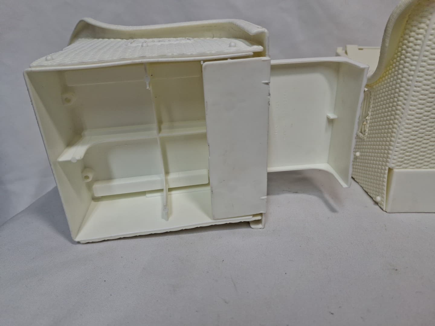 VTg 1983 Mattel Barbie Dream Cottage White Faux Wicker Furniture Couch Chair 5