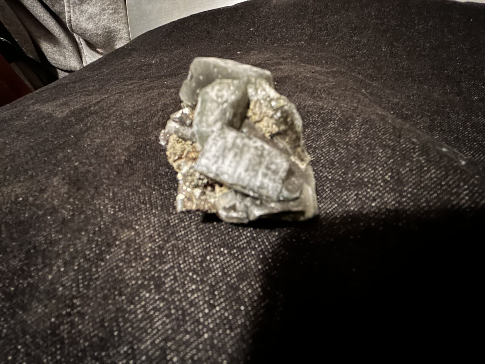 KB: BRIGHT!! SW & LW FL. VIOLET & YELLOW/ORAANGE FLUORAPATITE XLS. FROM PORTUGAL 5