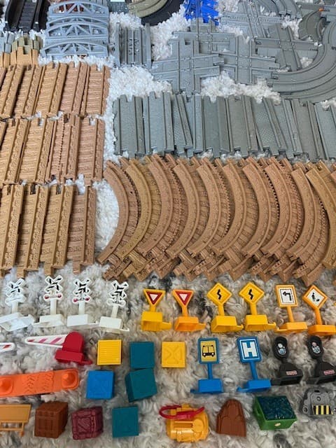 Fisher Price GeoTrax Train Toy Large 192 Piece Lot Track  Accessories Buildings 5