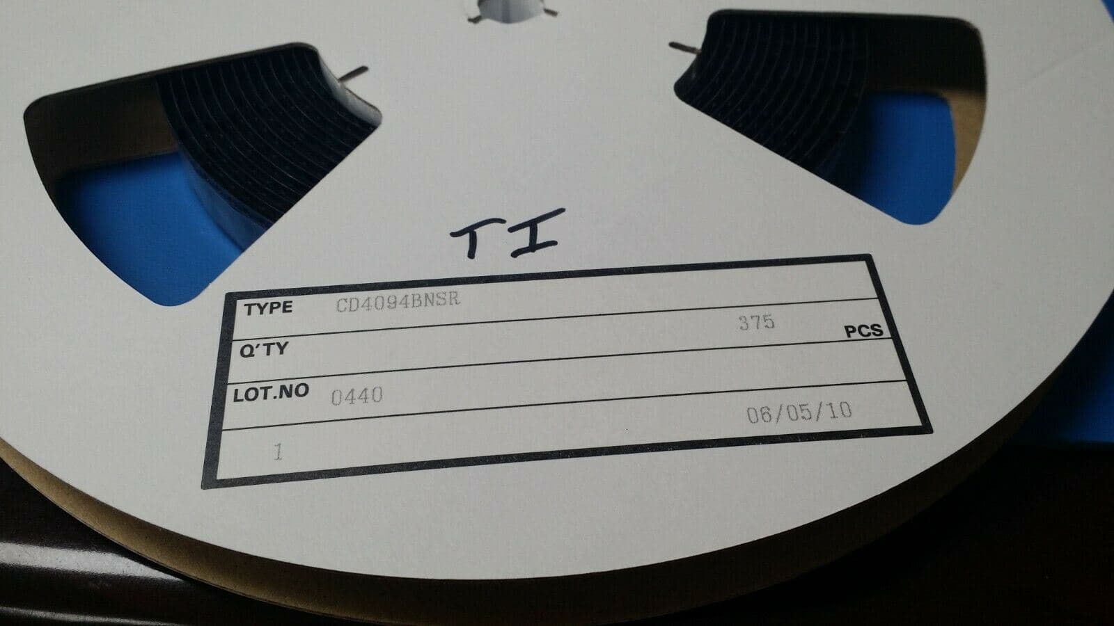 (5 PCS) CD4094BNSR TI Shift Shift Register 1 Element 8 Bit 16-SOIC 2
