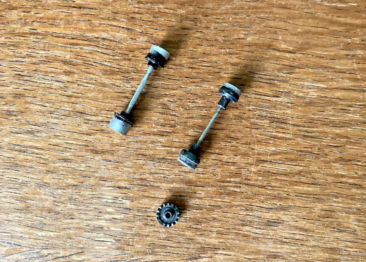 Aurora AFX Magnatraction Axles w/Five Spoke Wheels & Crown Gear in VGC 4