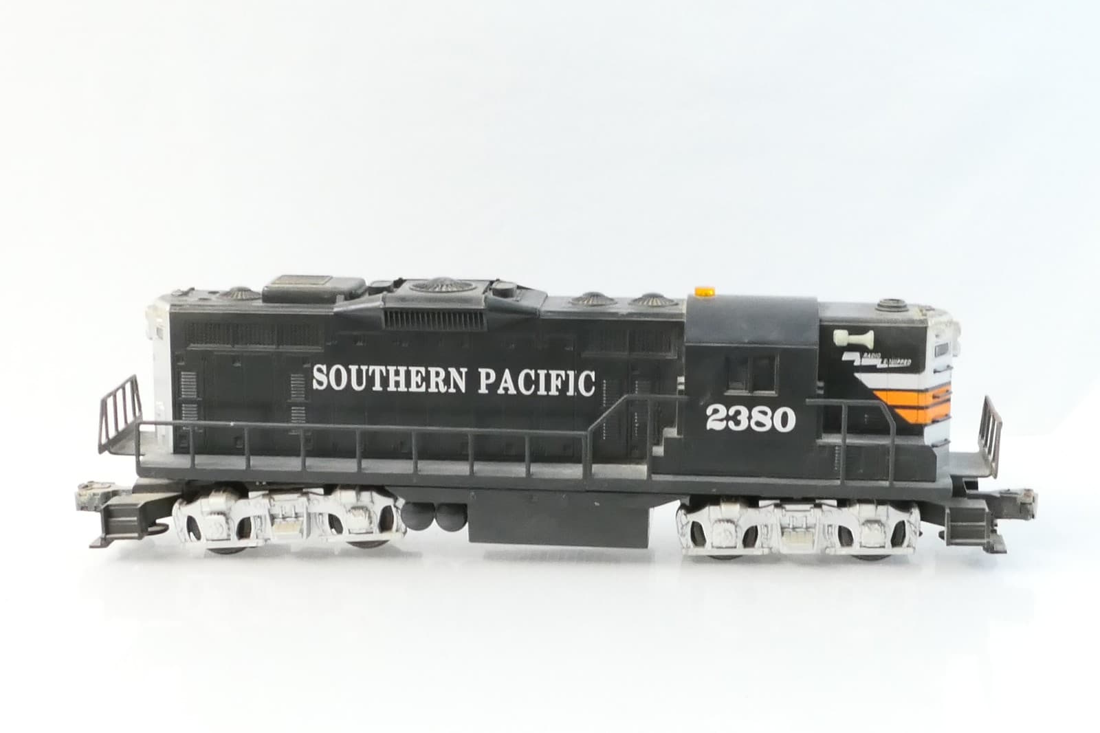 Lionel 6-18562 O  Locomotive Southern Pacific 2380 EMD GP-9 COMMAND Equipped 2