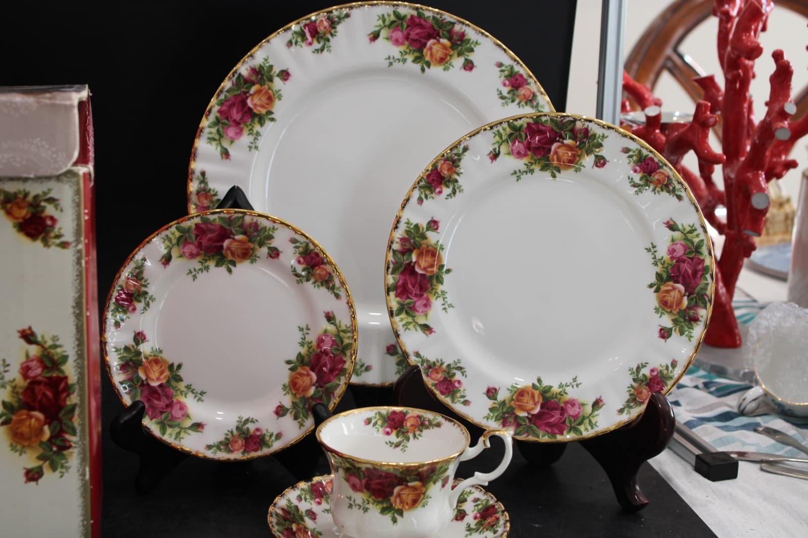 Royal Albert Old Country Rose 4 - 5 Piece Setting (20 Pieces) 4