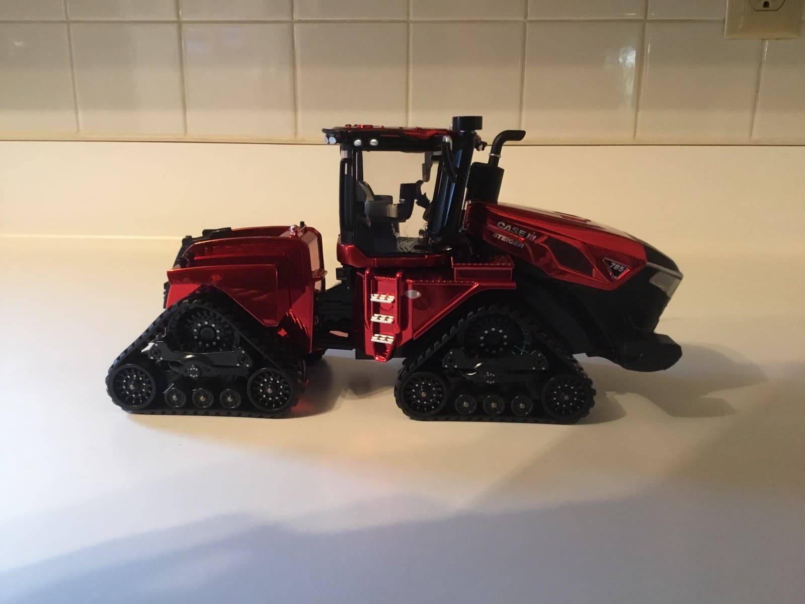 1:32 Case IH Steiger 785 Quadtrac Tractor 2025 Farm Show by Ertl 44419 - Chaser 4