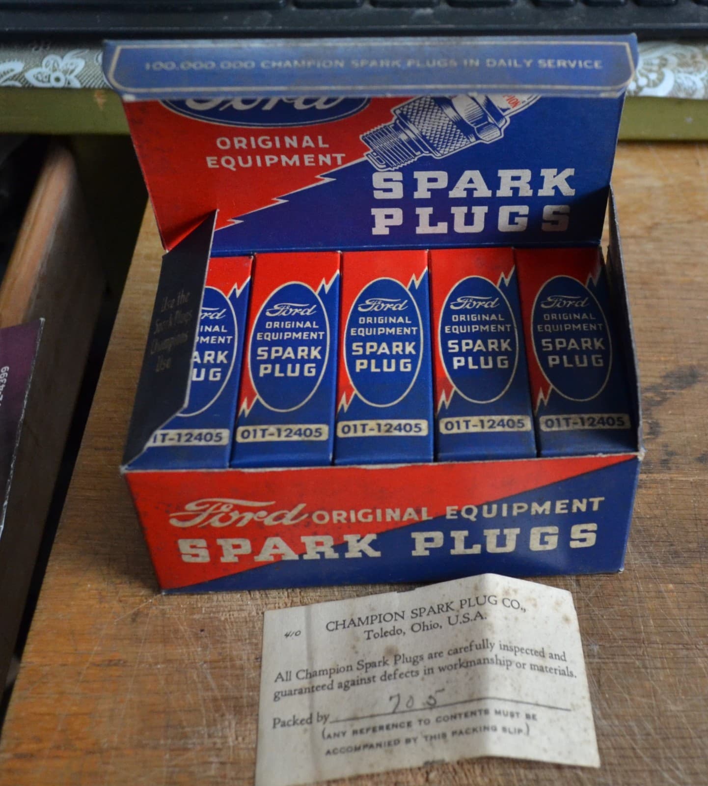 VTG OEM 1930s NOS MIB Box 10 Ford Champion Spark Plugs H-9-COM 01T-12405