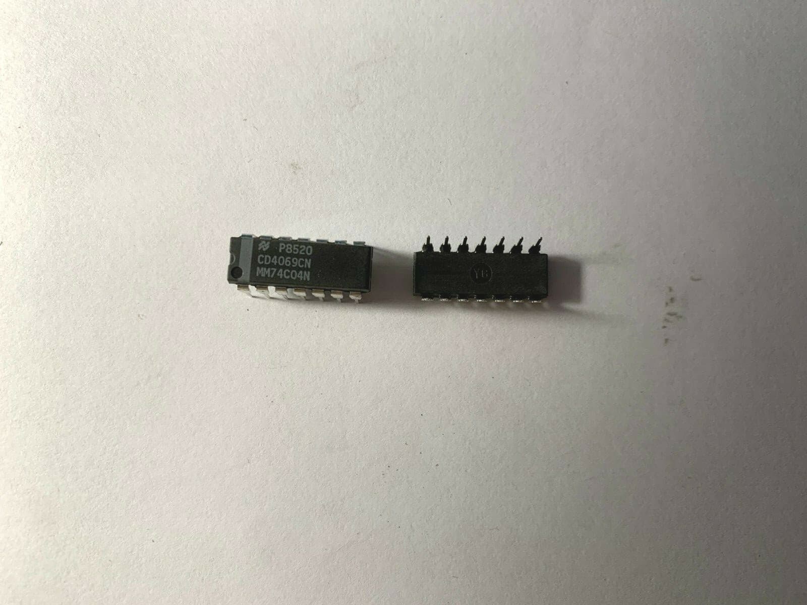 National Semi CD4069CN IC, LOGIC CIRCUIT HEX INVERTER CMOS, DIP-14.