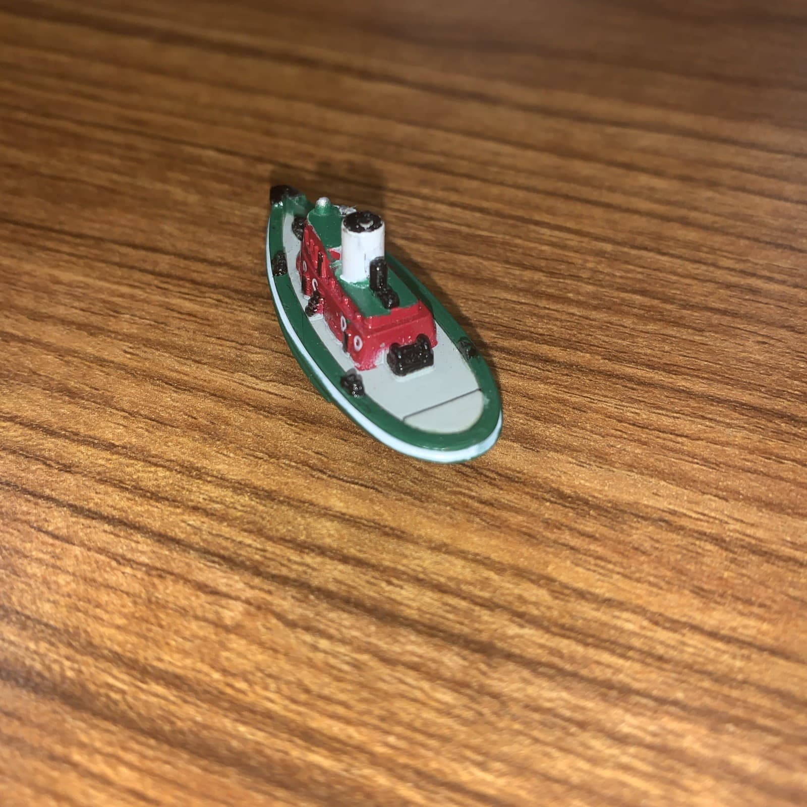 1990 Micro Machines Galoob Hasbro Tug Boat Green and Red 2