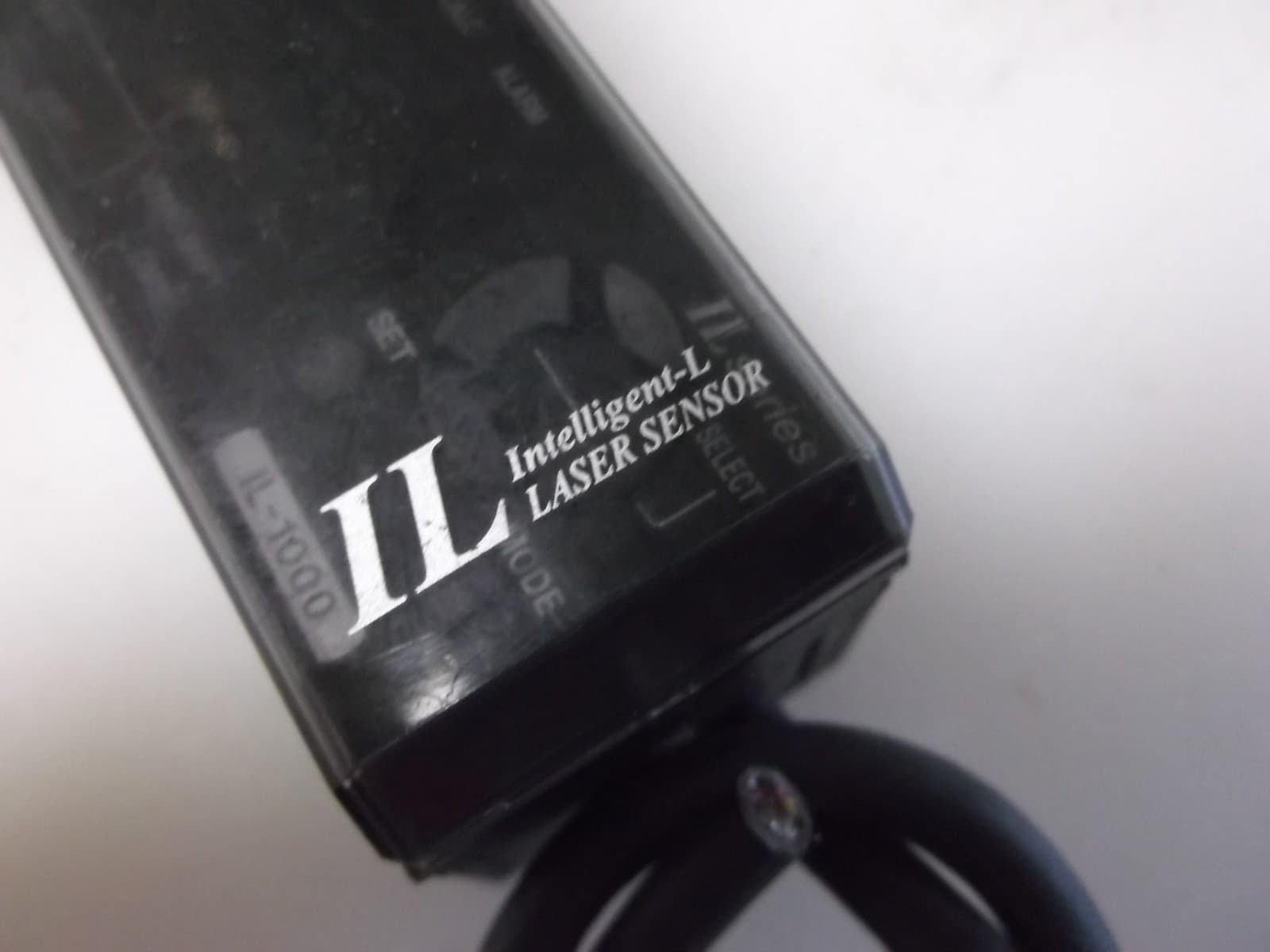 Keyence IL-1000 Digital Laser Sensor Amplifier DIN Rail Mount 6