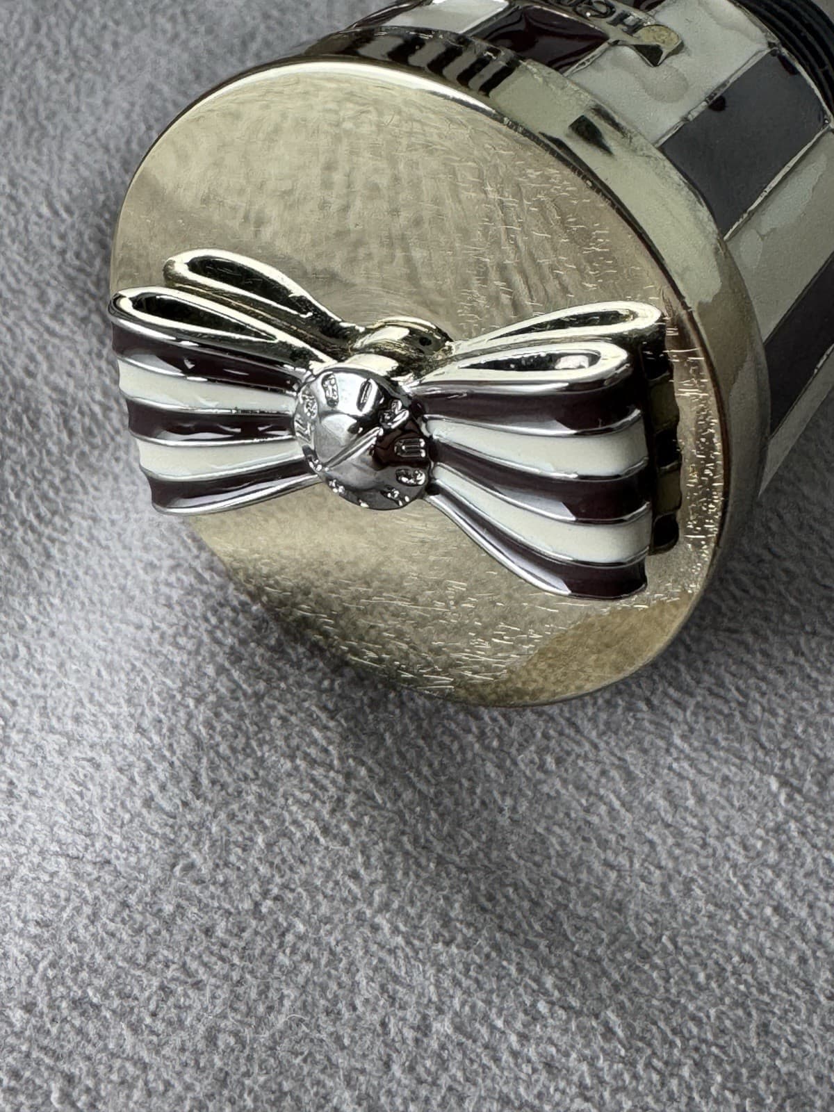 Rare- Henri Bendel Cork Screw and Bottle Stopper Set in Signature Striped Box 5