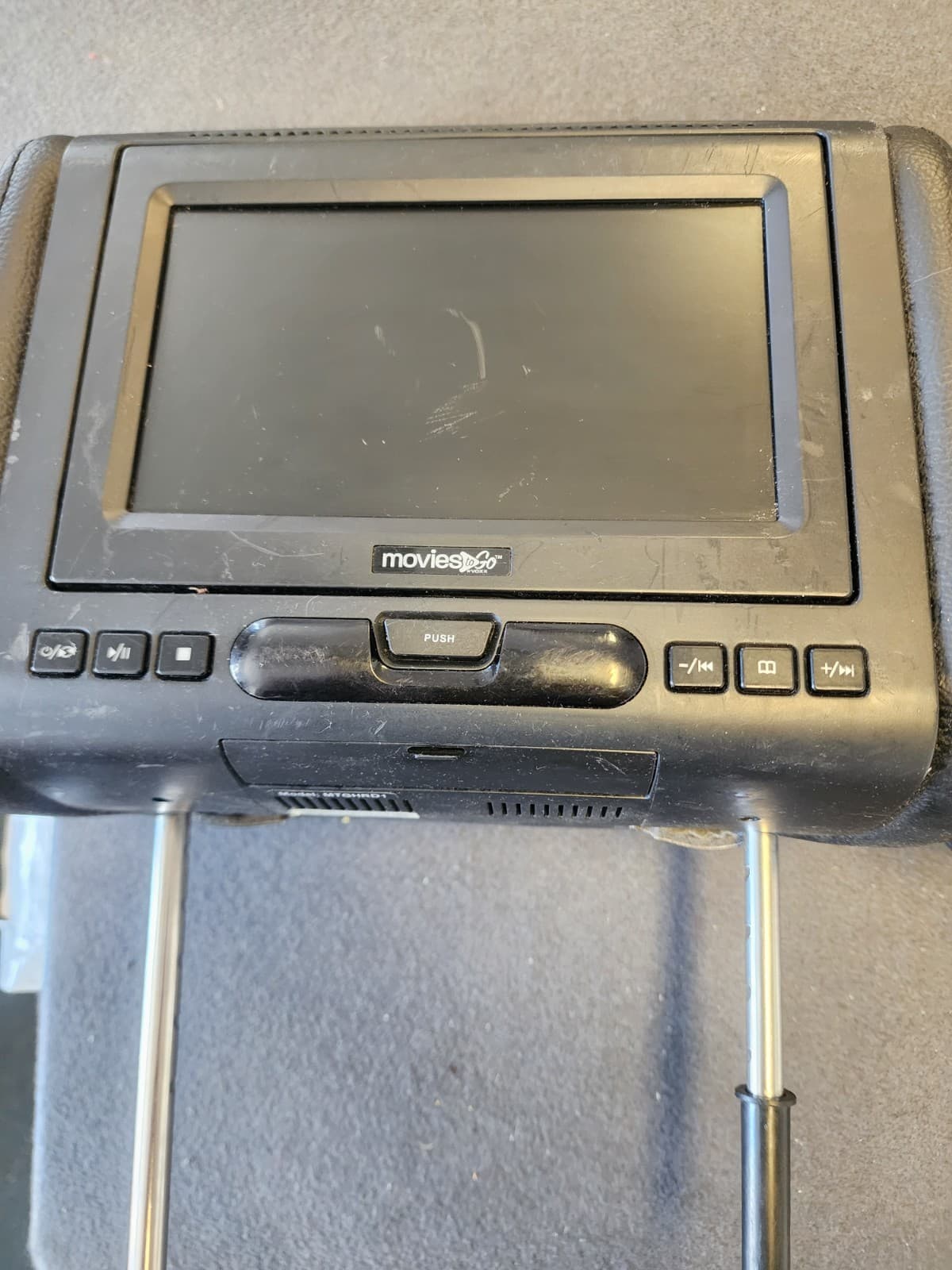 Movies to Go 7" Headrest Monitor (set of 2) no cables 3