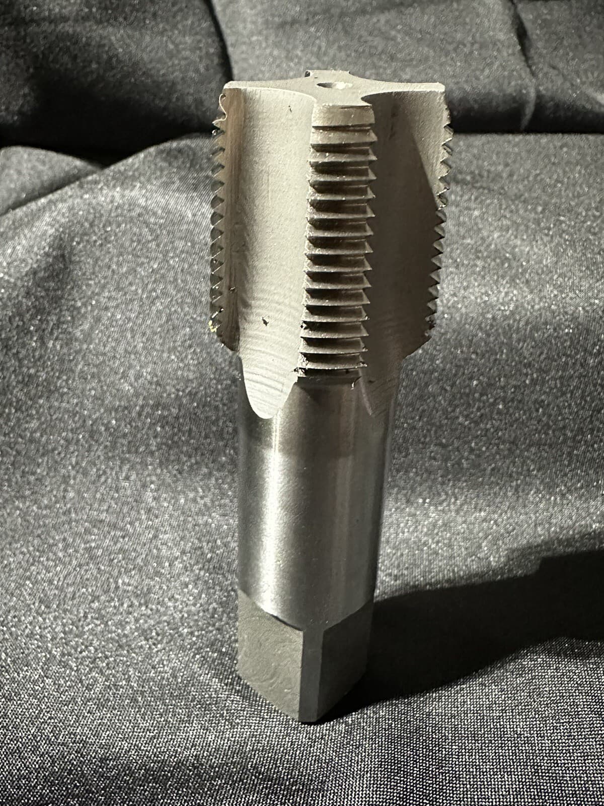 Pipe Tap, 1"-11.5, NPTF Taper, 4 Flutes, Uncoated, HSS, OAL 4-1/4" 2