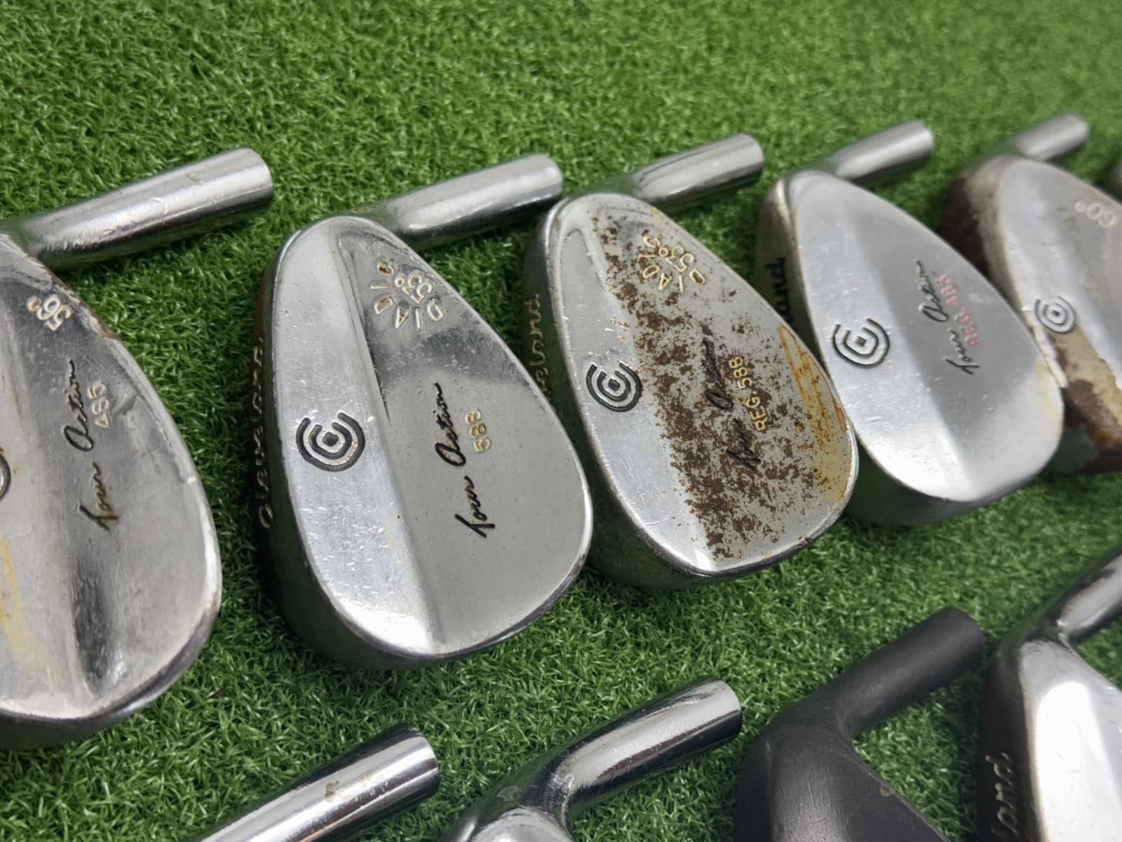LOT (20) Cleveland Golf Tour Action Wedge (Heads) 588 485 CG10 Used Worn Project 3