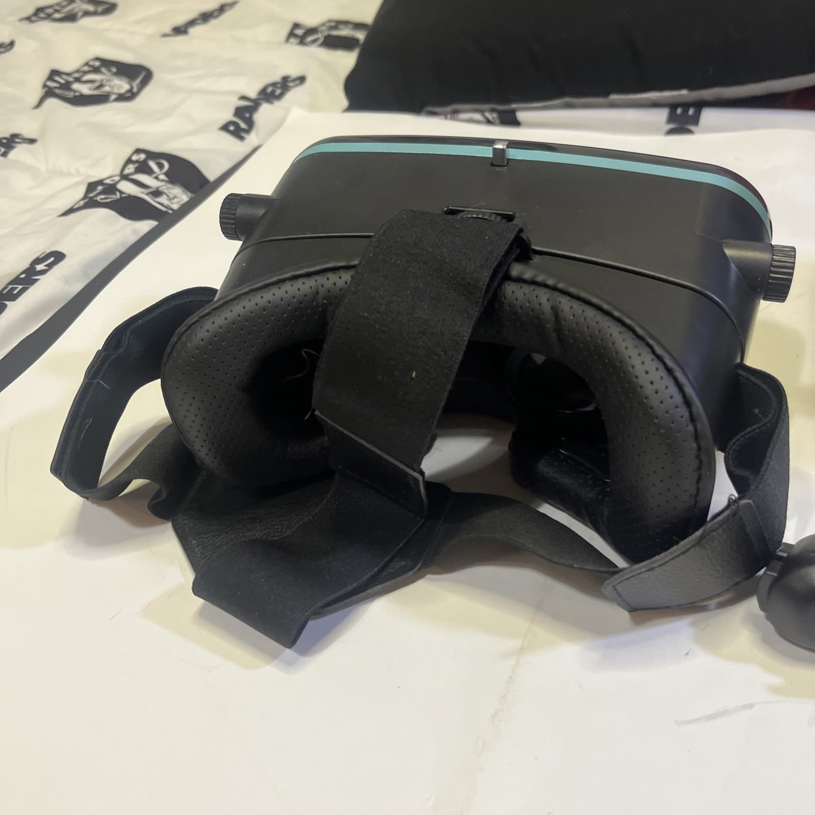 ReTrak Utopia 360° Virtual Reality Headset with Bluetooth Controller 6