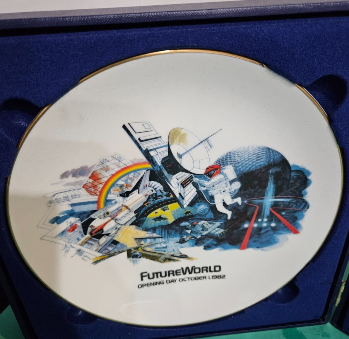 Disney EPCOT Center Opening Day Commemorative Plates Futureworld World Showcase 4