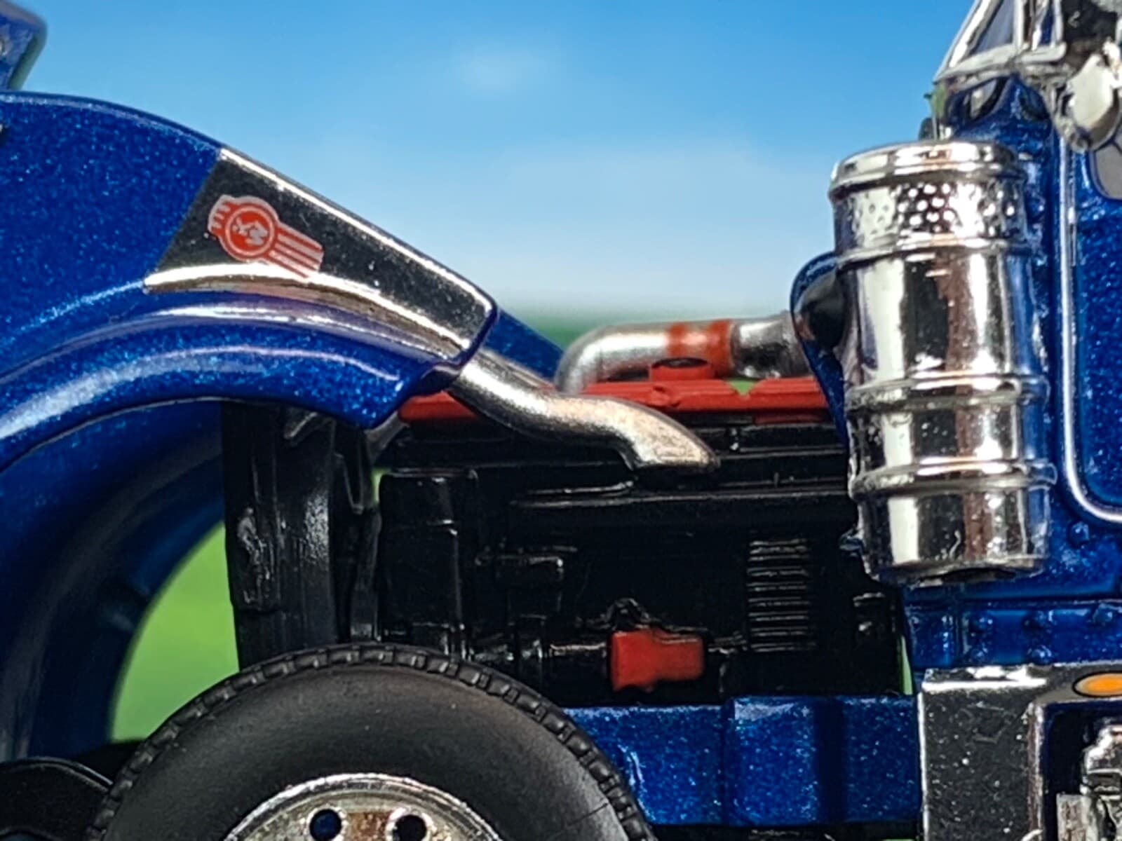 1/64 DCP KENWORTH W900L W/ 86" STUDIO SLEEPER & WILSON QUAD AXLE CATTLE TRL 3