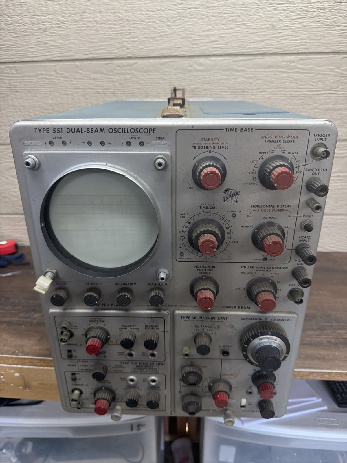 Tektronix 551 Dual Beam Ocilloscope Working