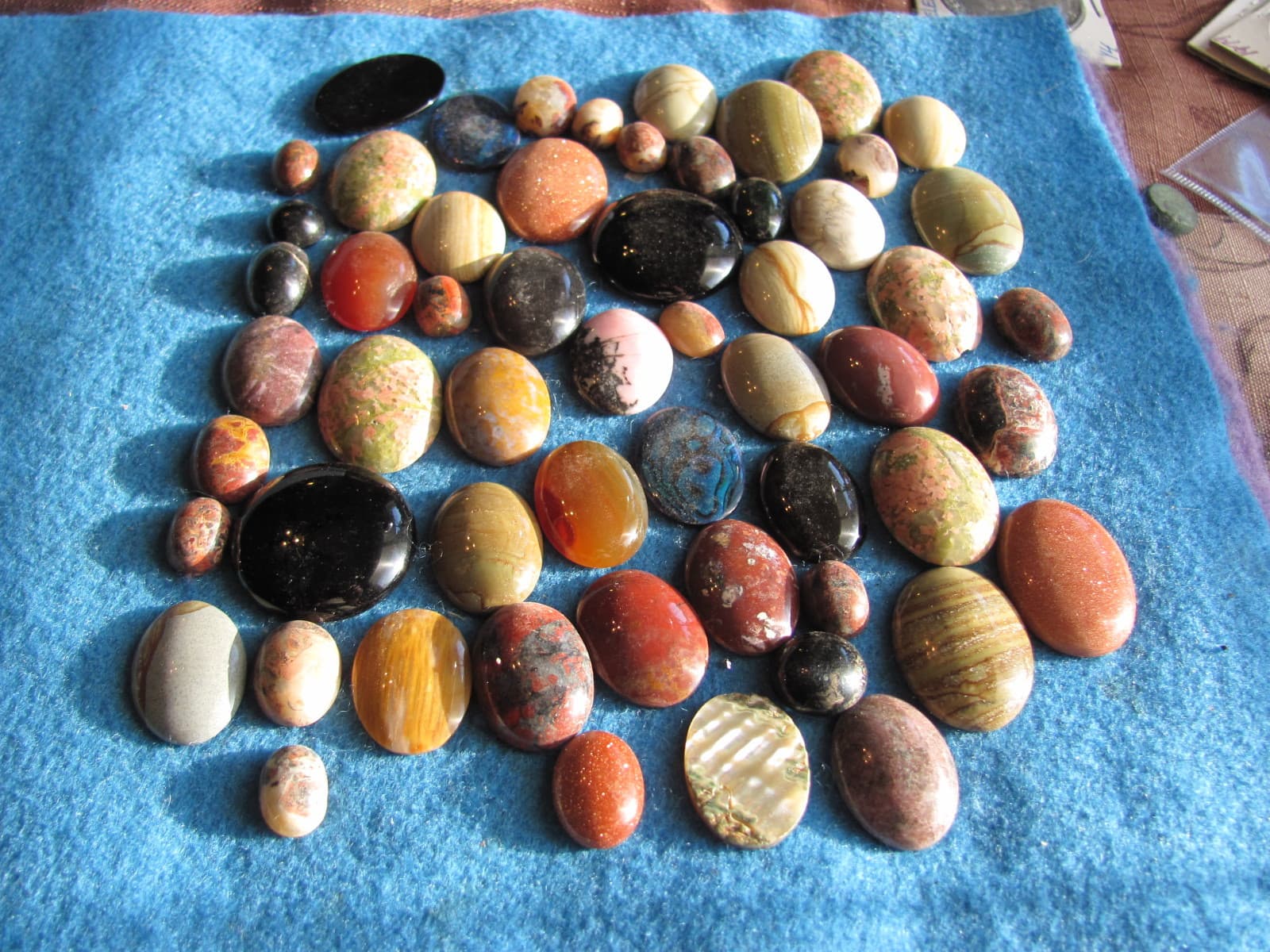   Fantastic Lot  of  57 pcs  Cabs  of mixed materials! 190 grams 5