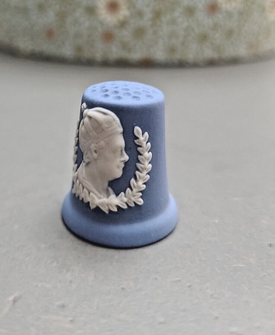 Jasperware Wedgwood Blue Thimble Kings & Queens of  England Collection George 1 2