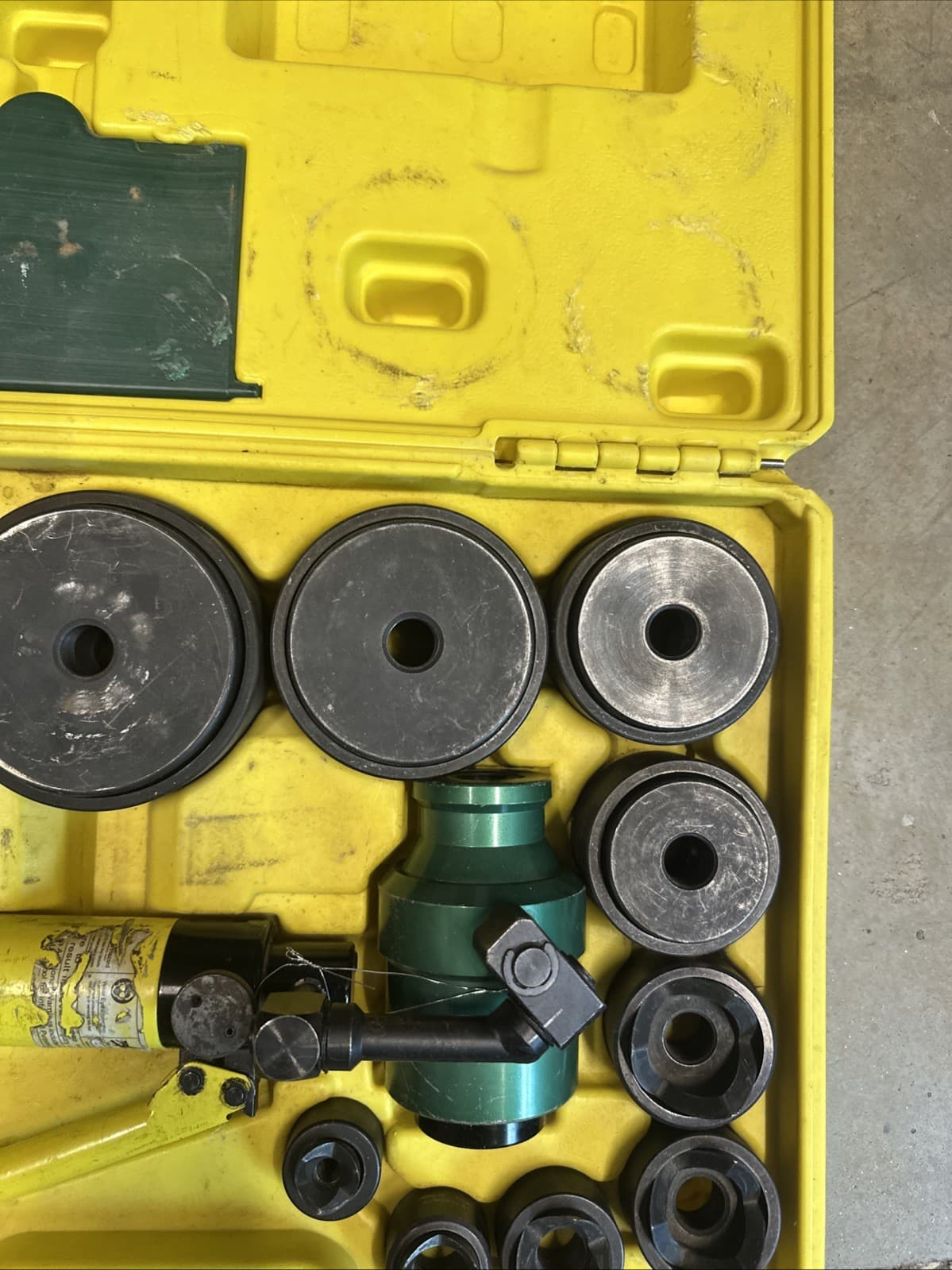 Dottie HPT-12Ton HPTK2 1/2'' - 4'' 12-Ton Hydraulic Punch Knockout Tool Kit 3