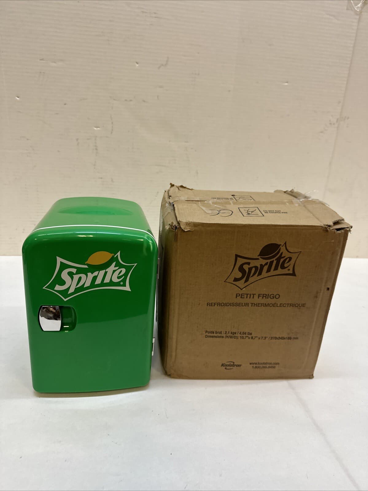 Koolatron green Sprite 4 Liter/6 Can Portable thermoelectric Cooler.  Read Desc 5