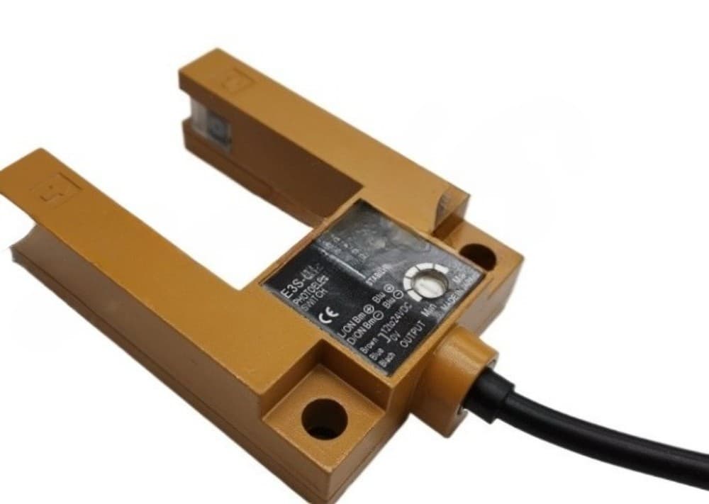 1pcs elevator leveling photoelectric switch/ slot sensor HU30-M31DPK