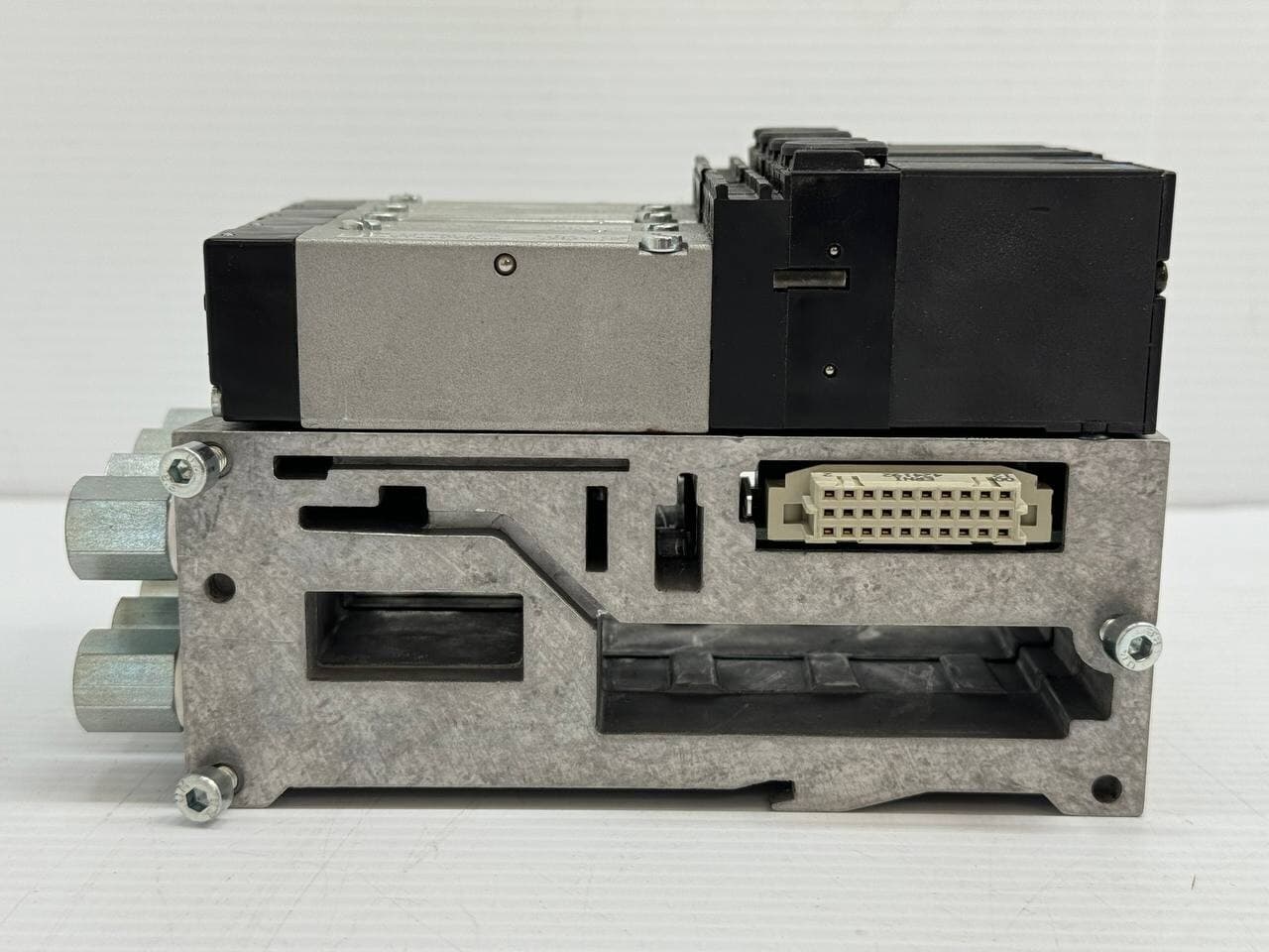 2x Festo MT2H-5/2-4.0-L-S-VI Solenoid Valves, On VIGM-03-4.0 Manifold Block 4